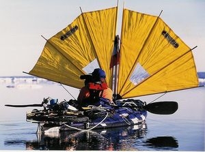 20070125141755-kayak-con-vela.jpg